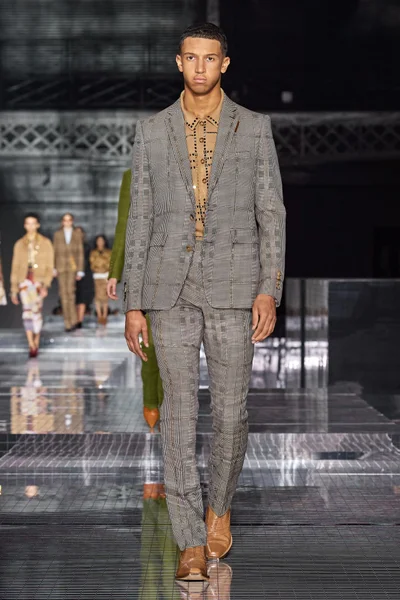 Look 27